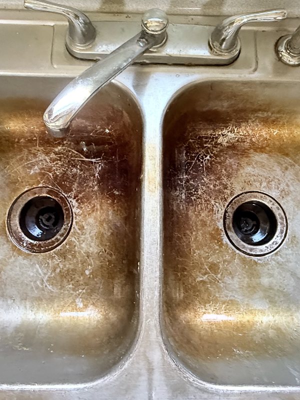 Kitchen sink in Worthington before cleaning